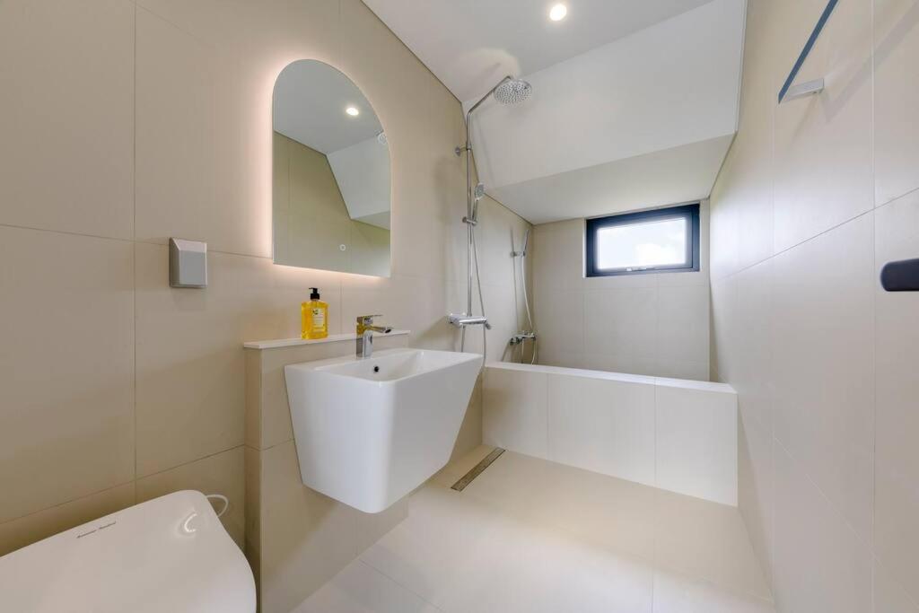 Dabin Monterrey Private Poolvilla Pension