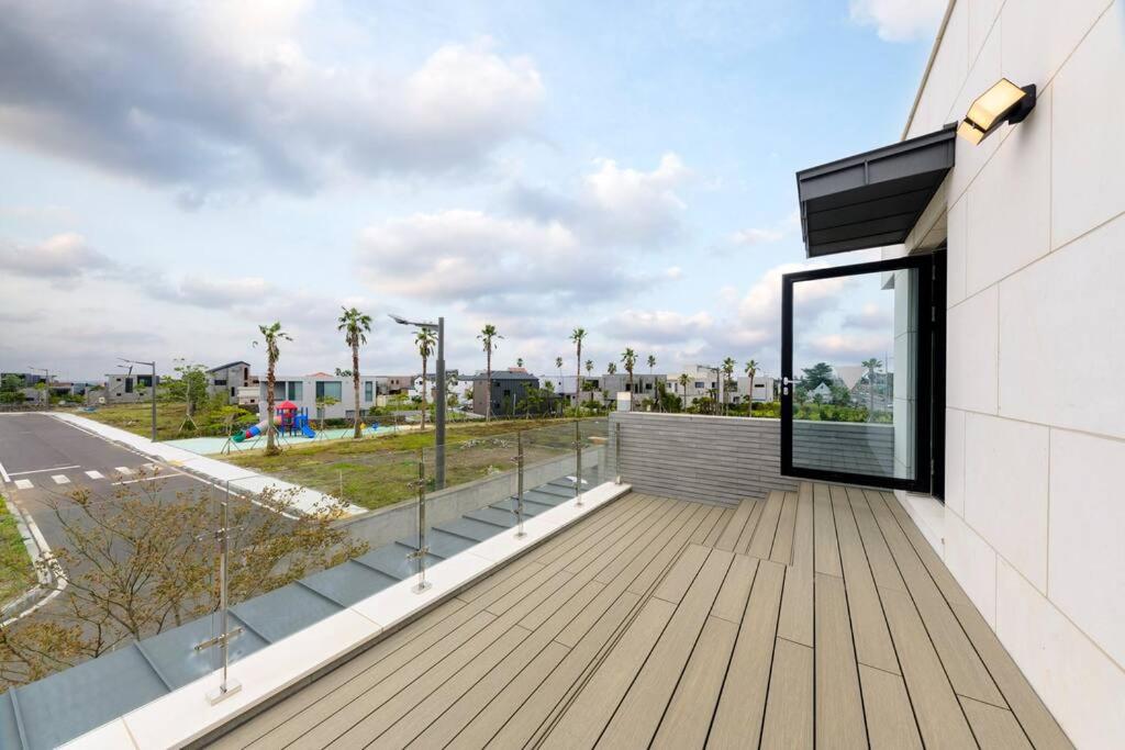 Dabin Monterrey Private Poolvilla Pension
