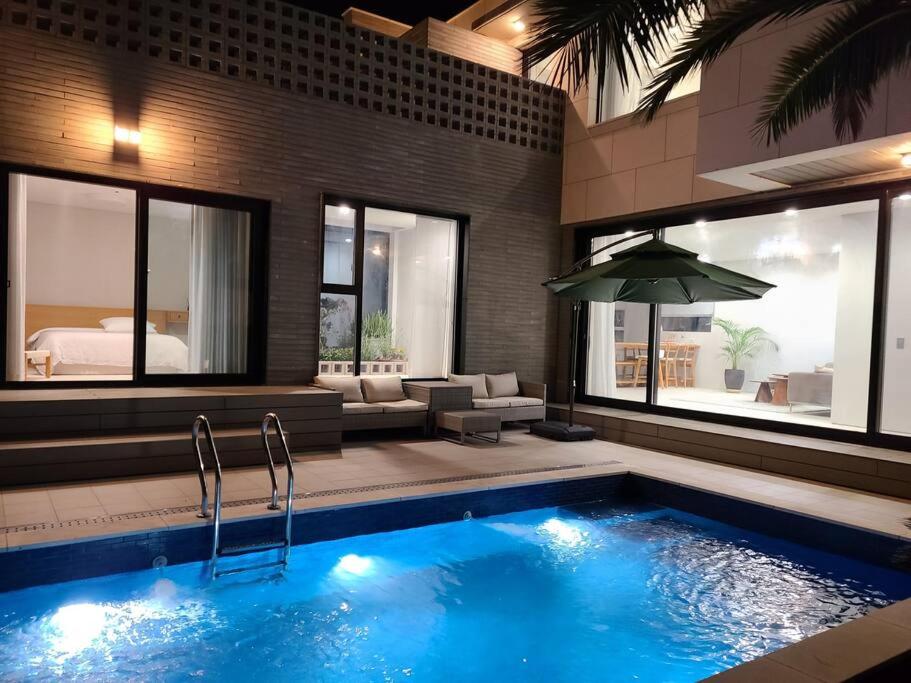Dabin Monterrey Private Poolvilla Pension