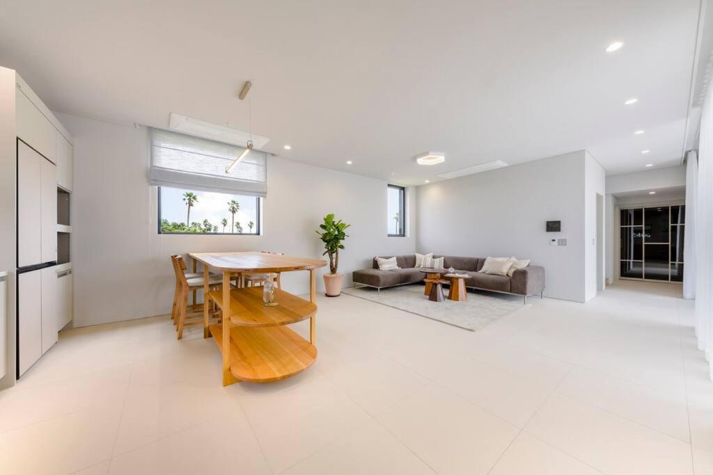 Dabin Monterrey Private Poolvilla Pension