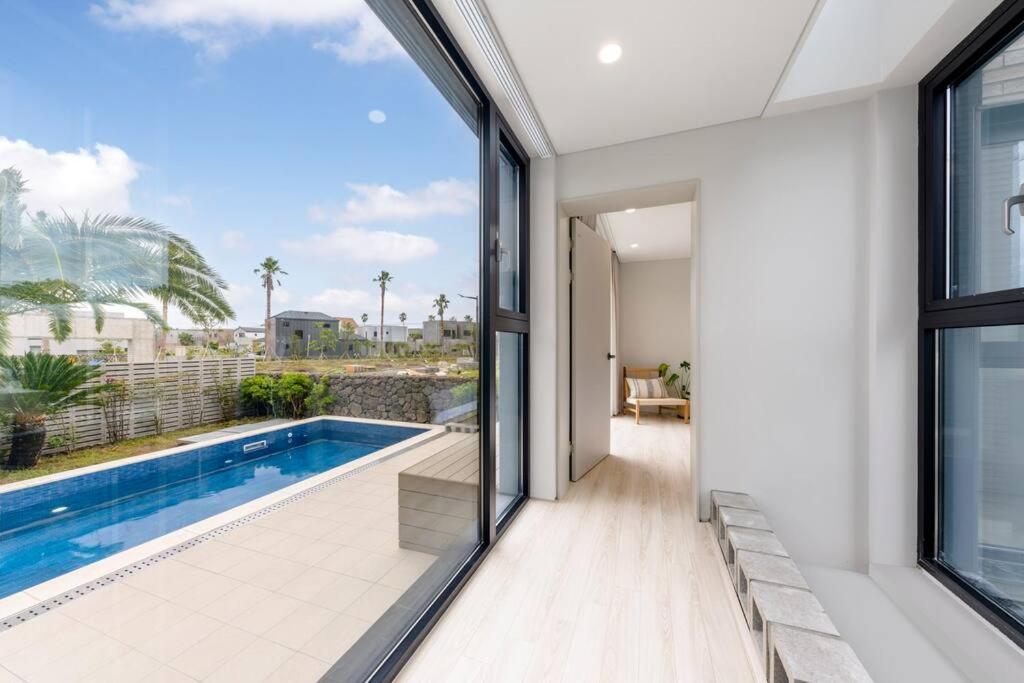 Dabin Monterrey Private Poolvilla Pension