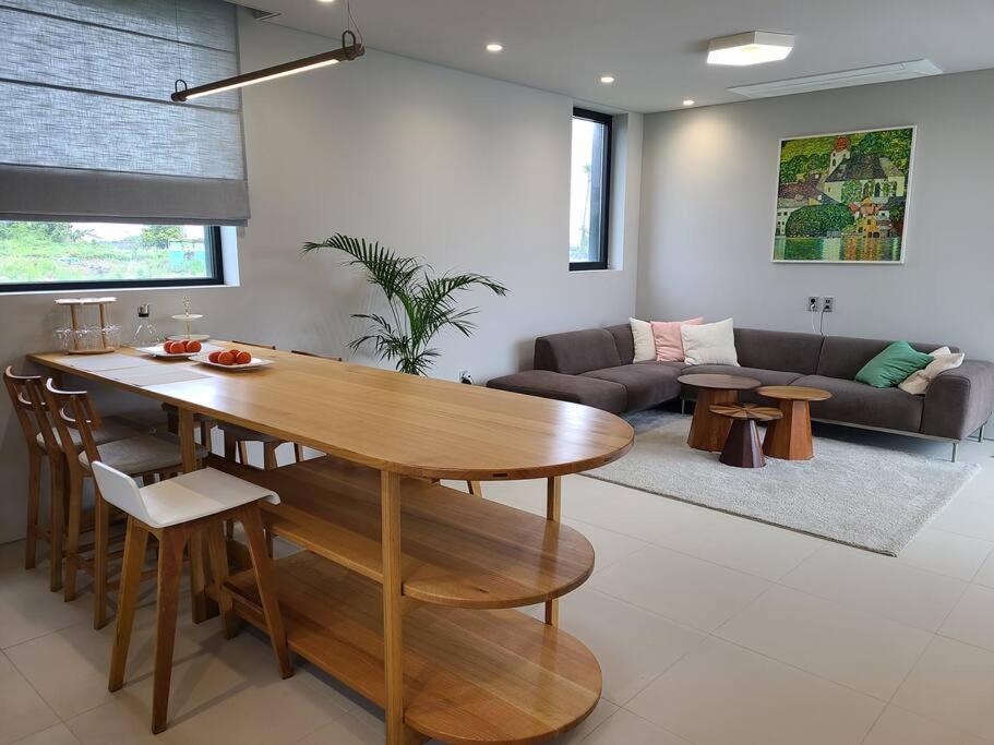 Dabin Monterrey Private Poolvilla Pension