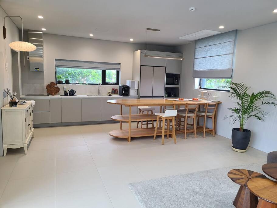 Dabin Monterrey Private Poolvilla Pension