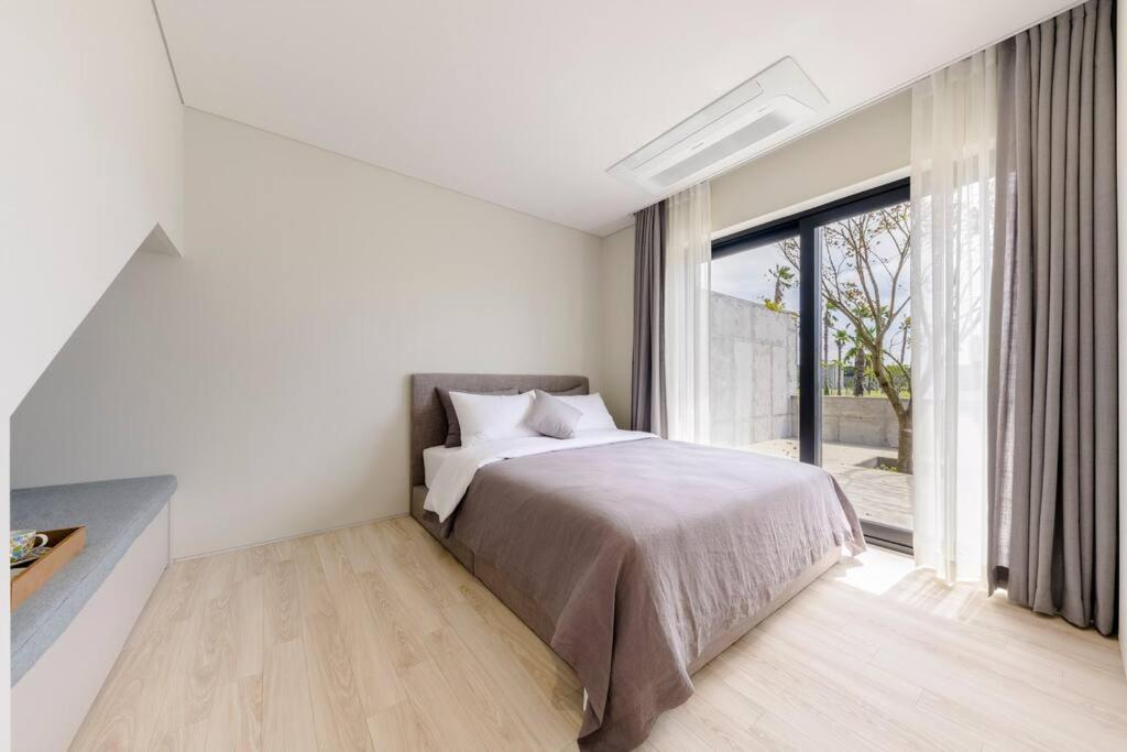 Dabin Monterrey Private Poolvilla Pension