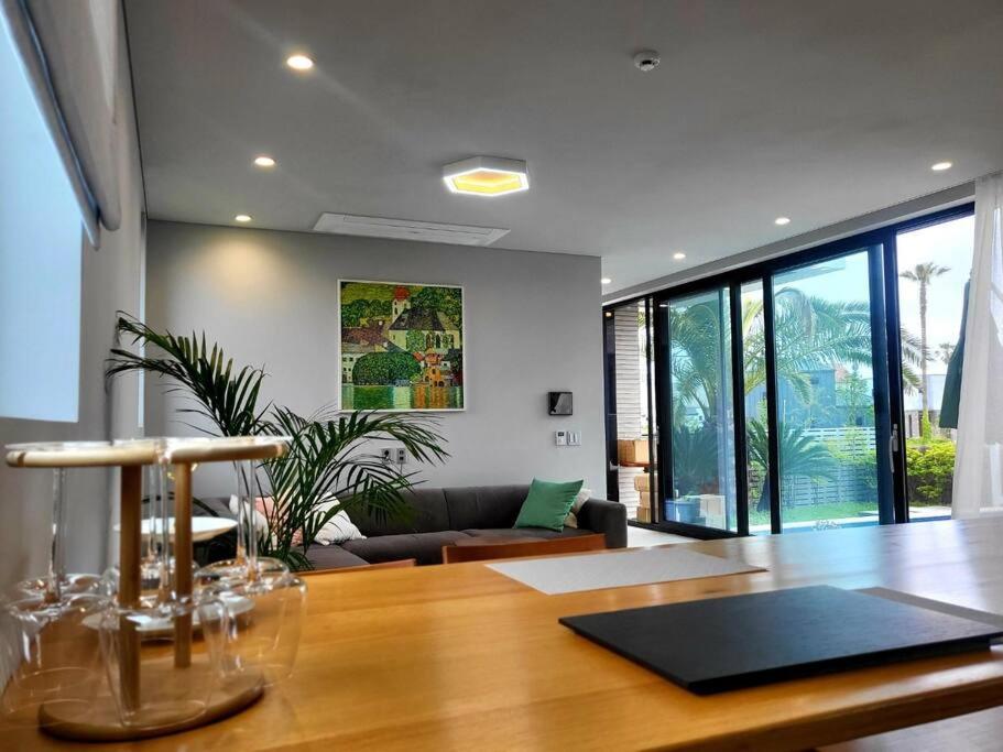 Dabin Monterrey Private Poolvilla Pension