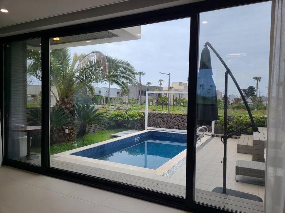 Dabin Monterrey Private Poolvilla Pension