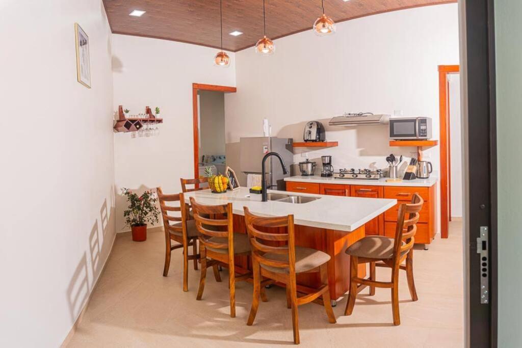 Villa Aurora with Jacuzzi in La Fortuna