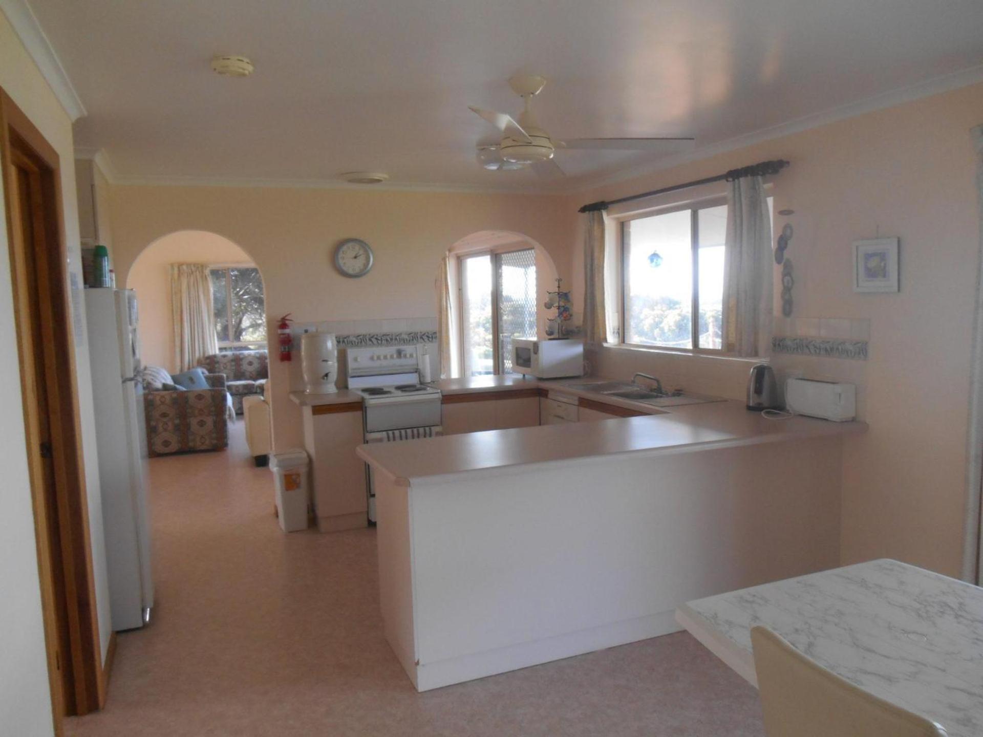 Ebb N Flow Beach House - Stansbury