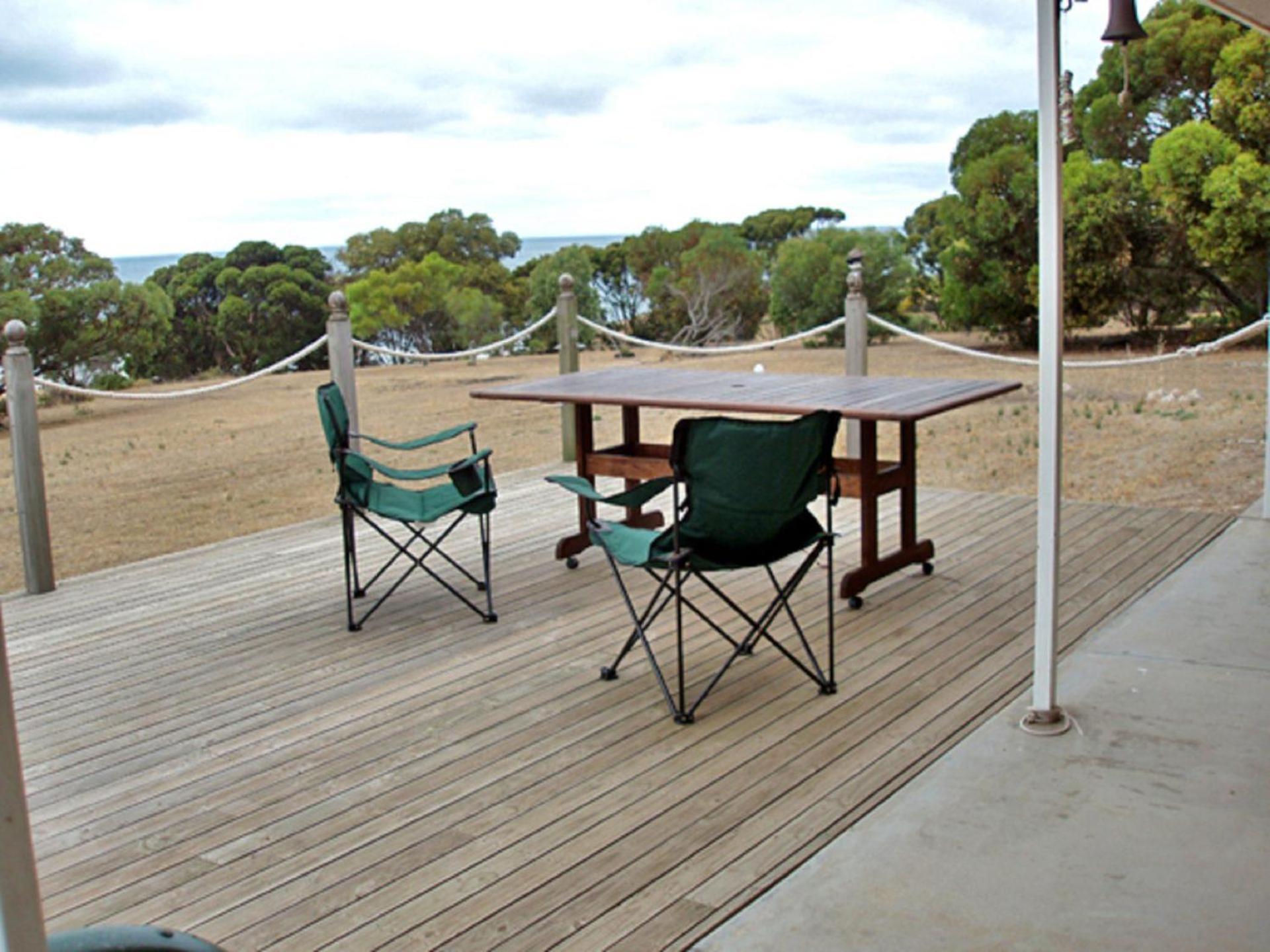 Ebb N Flow Beach House - Stansbury
