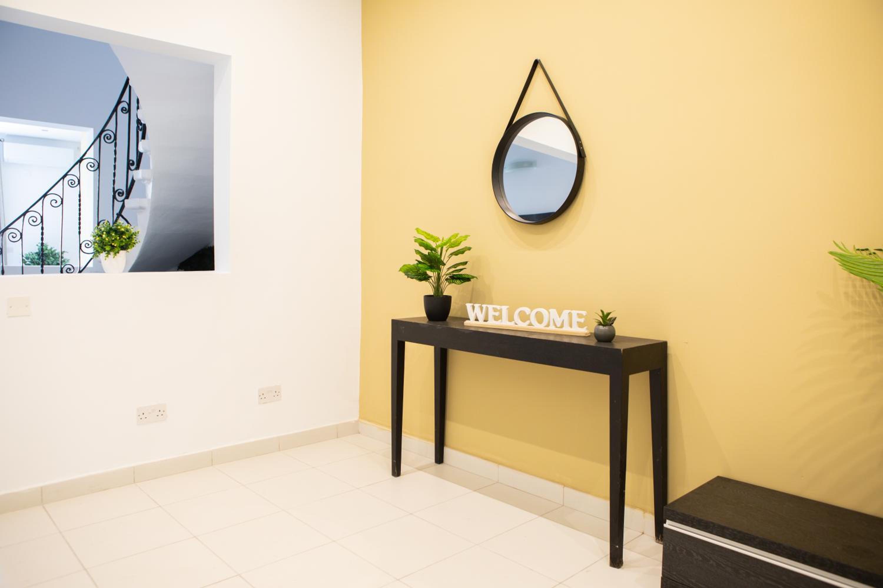Entire Luxury Sliema Townhouse Steps from Beach view 5