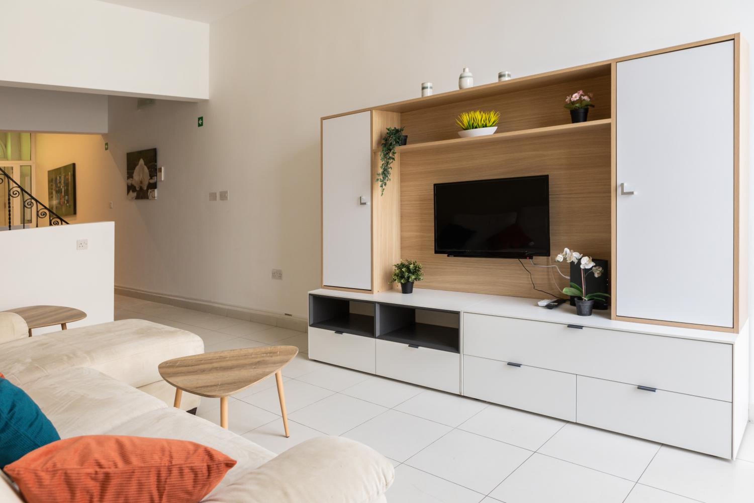 Entire Luxury Sliema Townhouse Steps from Beach view 3