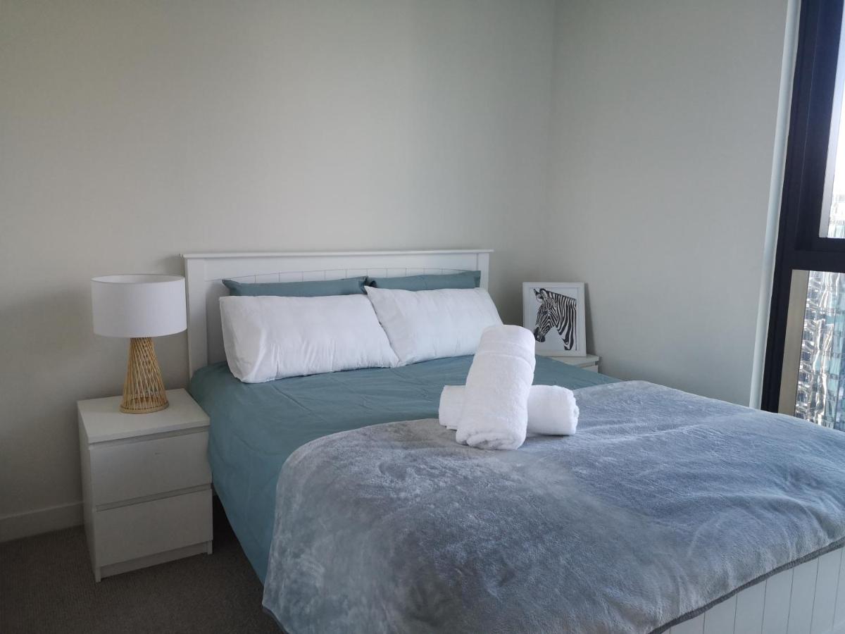 EQ Tower Modern Apartments Melbourne Central CBD