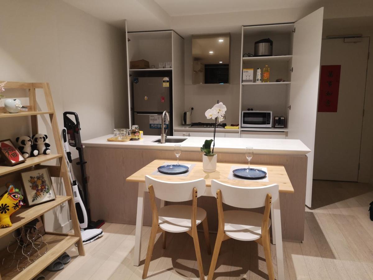 EQ Tower Modern Apartments Melbourne Central CBD