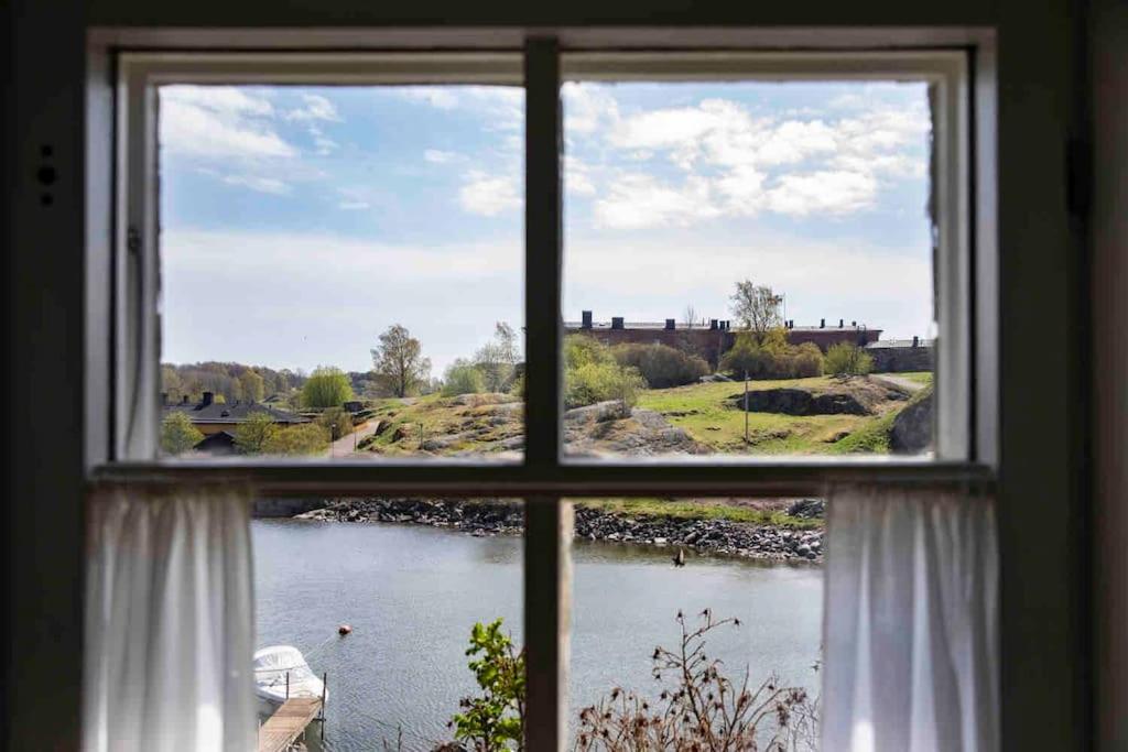 Seaside Cottage in Suomenlinna Island