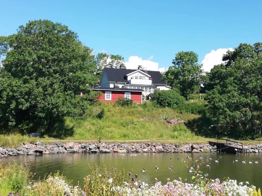Seaside Cottage in Suomenlinna Island