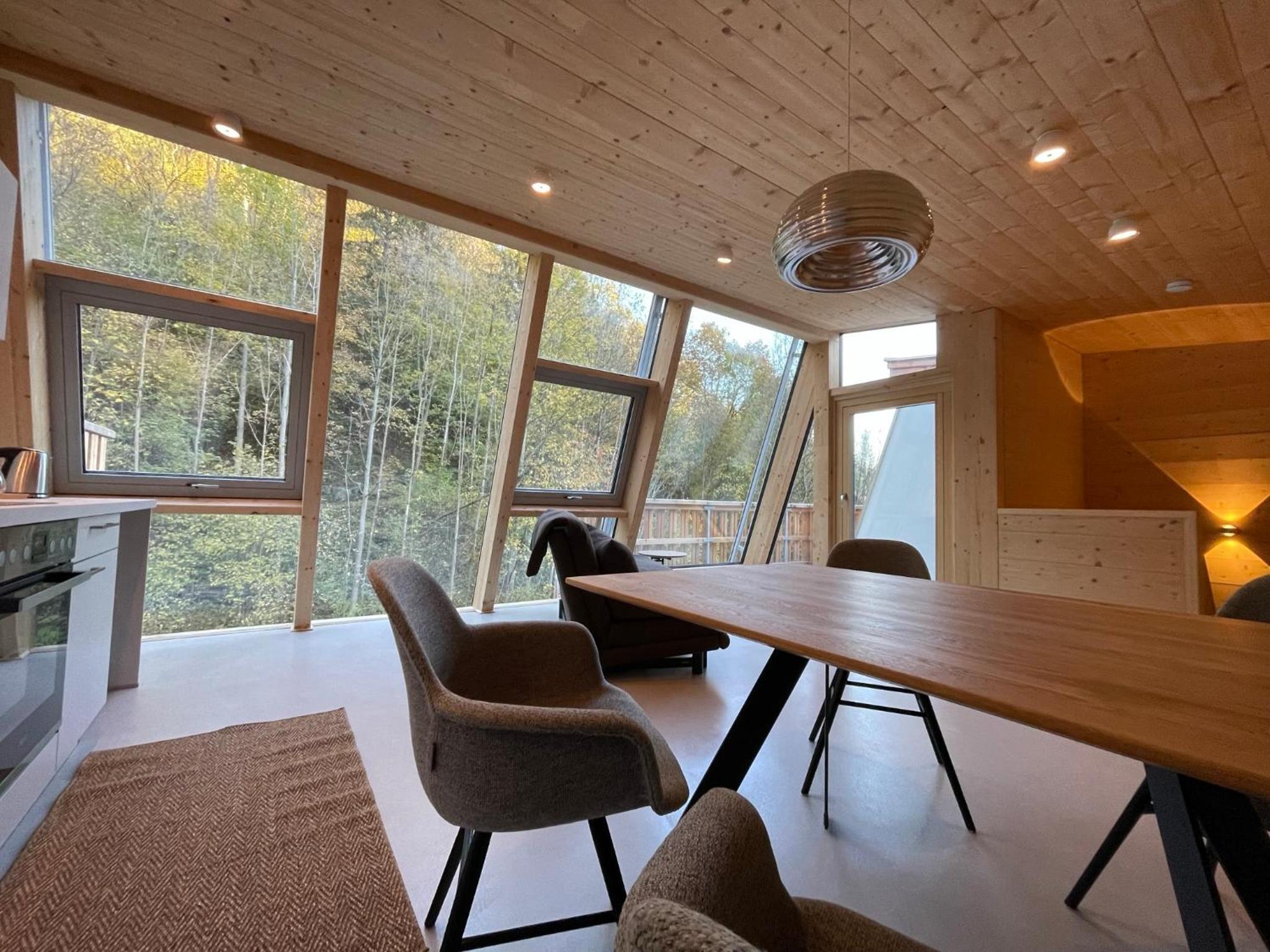 Mondholz - Urban Inn 24-7
