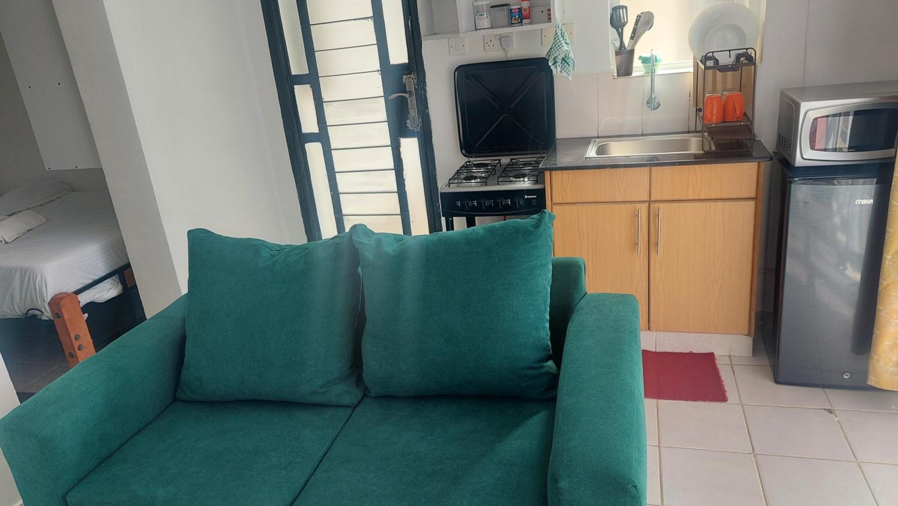 Cosy Studio with Workspace
