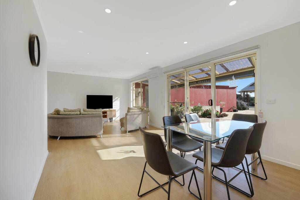 Logans Beach Apartments - Elements