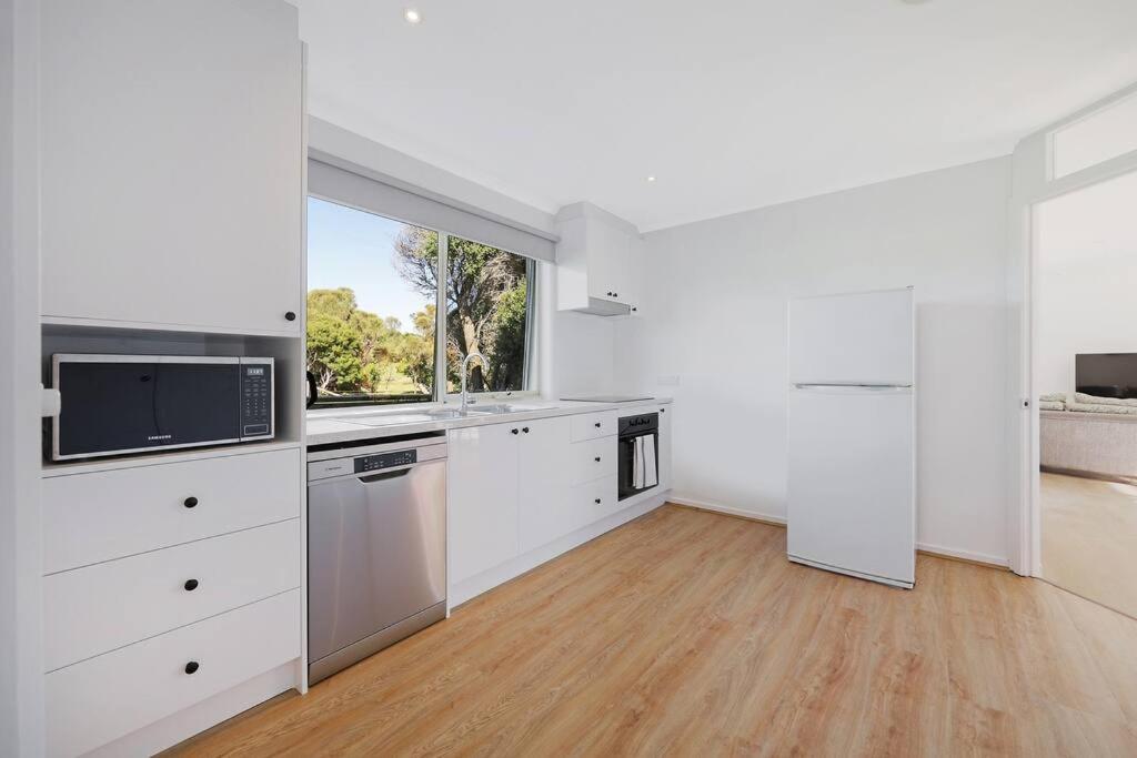 Logans Beach Apartments - Elements