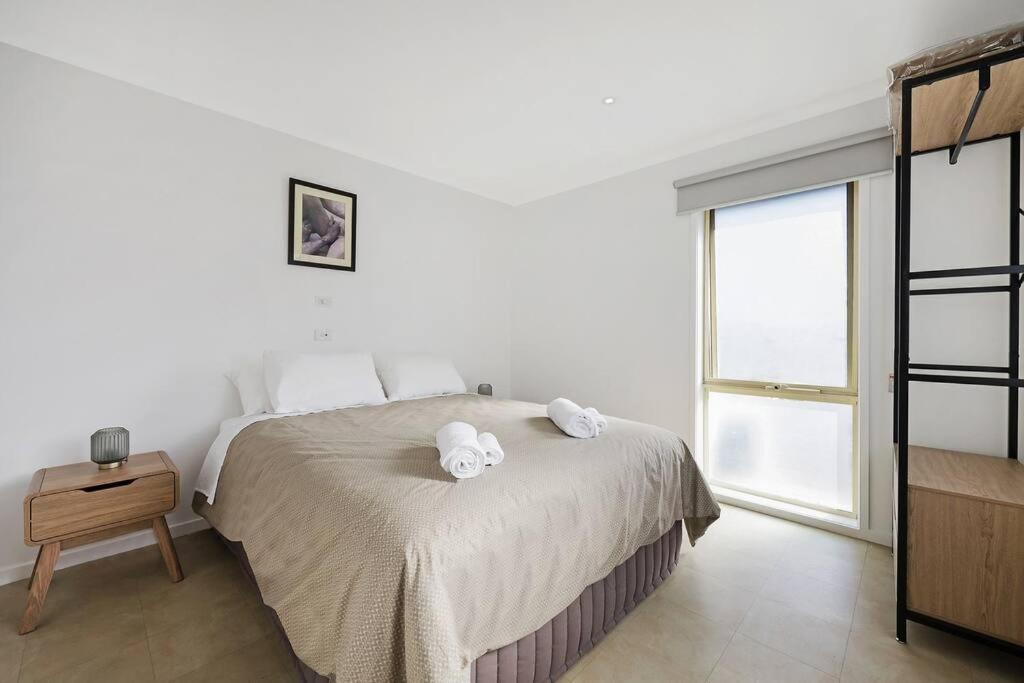 Logans Beach Apartments - Elements