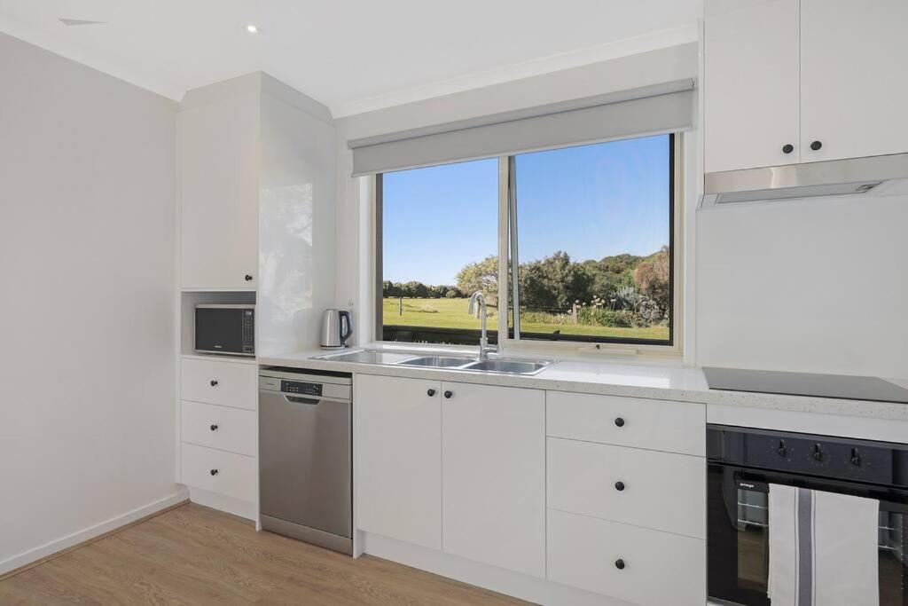 Logans Beach Apartments - Elements