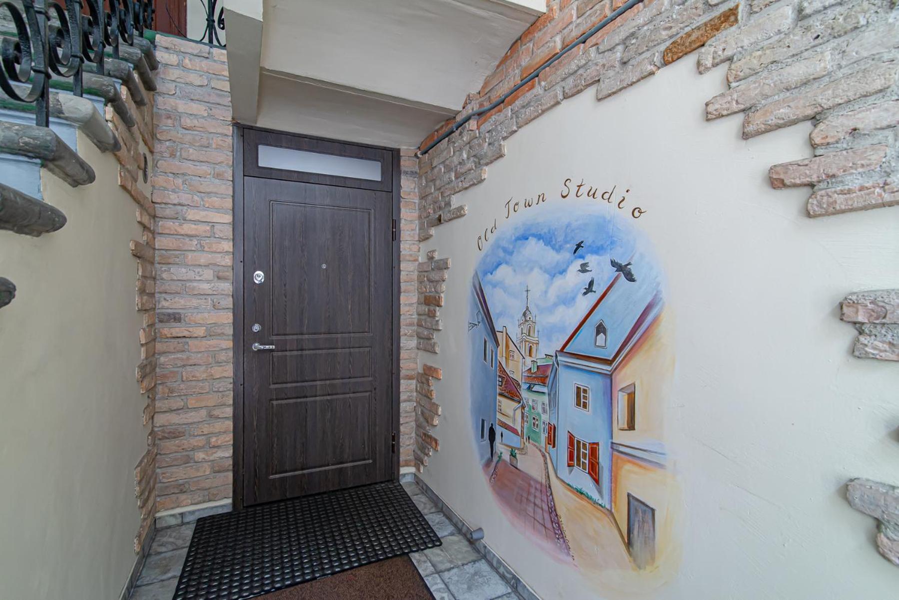 Luxury apartment in Pilies street view 3