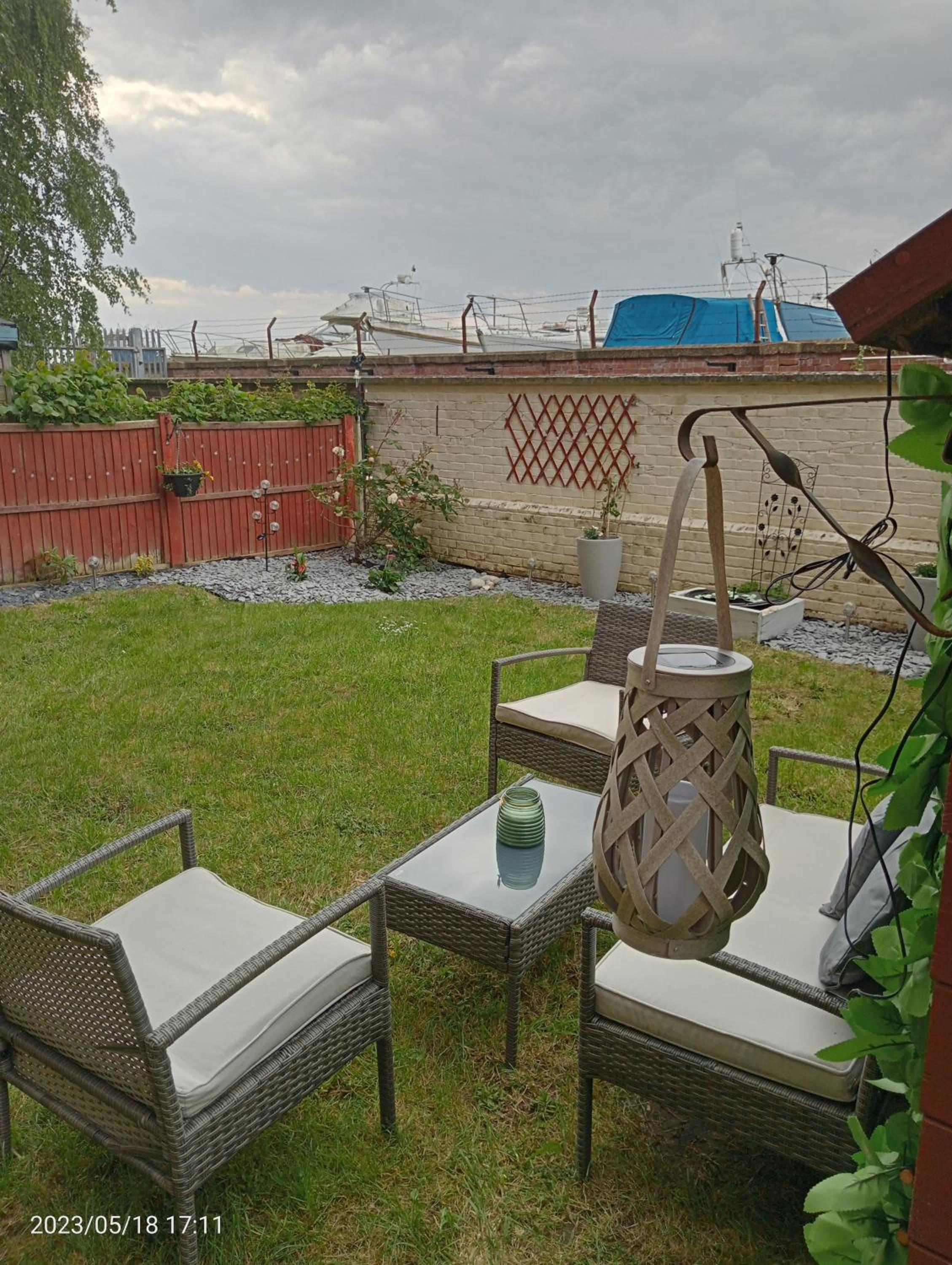 Beautiful Marina Apartment with private garden, flexible bedrooms with zip & link beds view 4