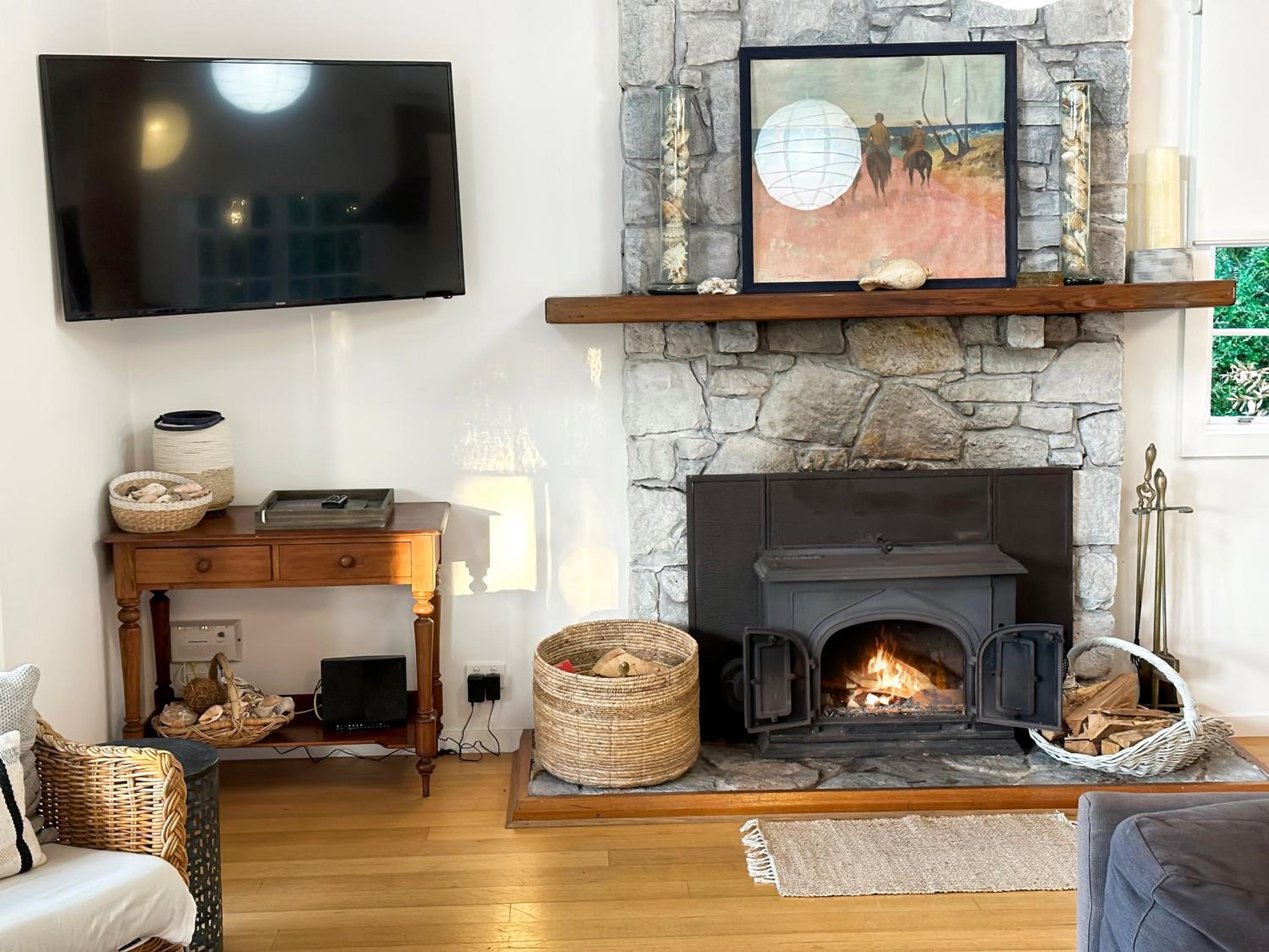 White Shell Cottage - Woodfire & Beachfront