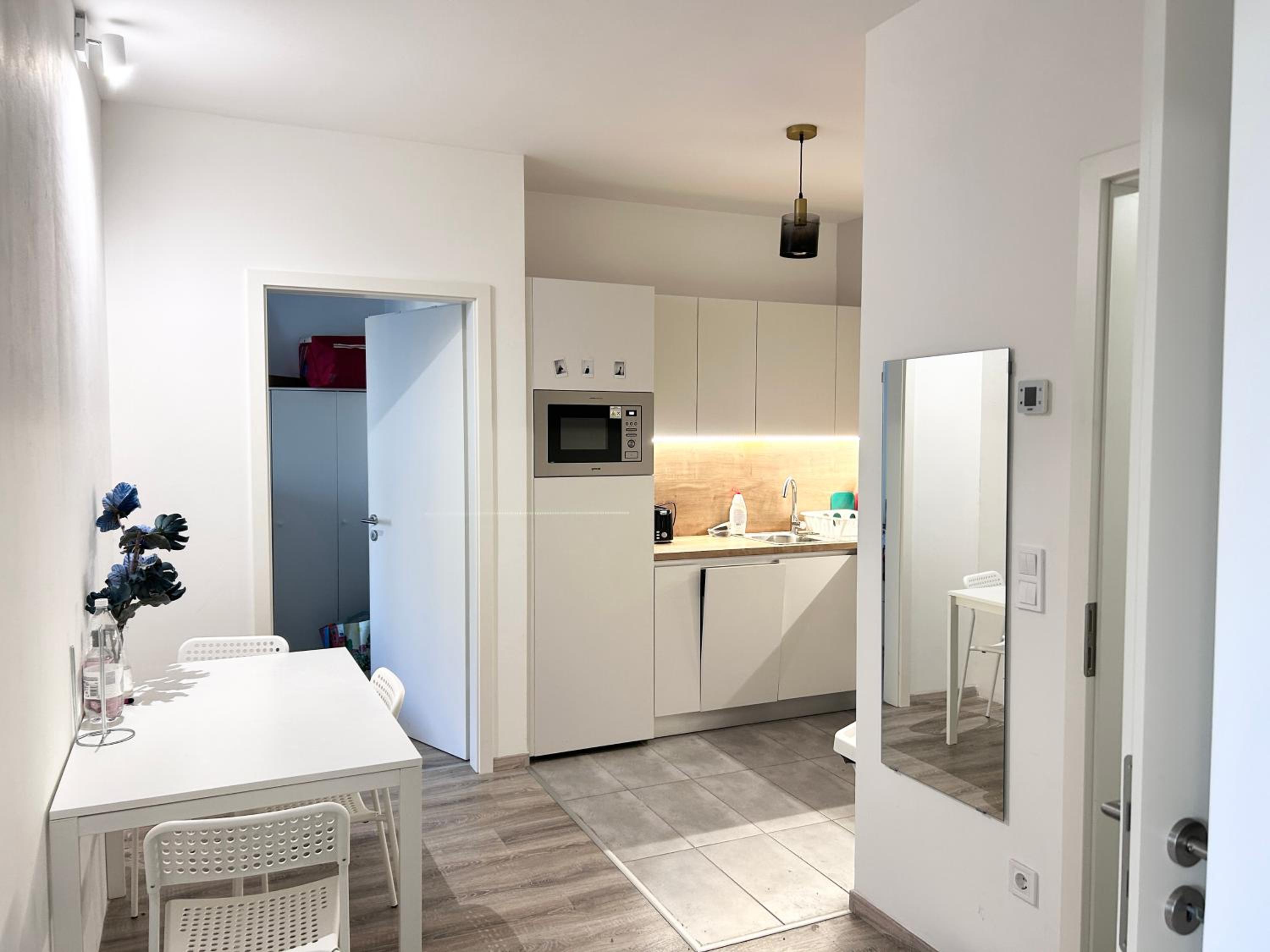New 2022 Family&Friends Downtown AC 3BR 2BA FREE PARKING big Balcony near Metro&Train Station SELF CHECK-IN Apt view 4