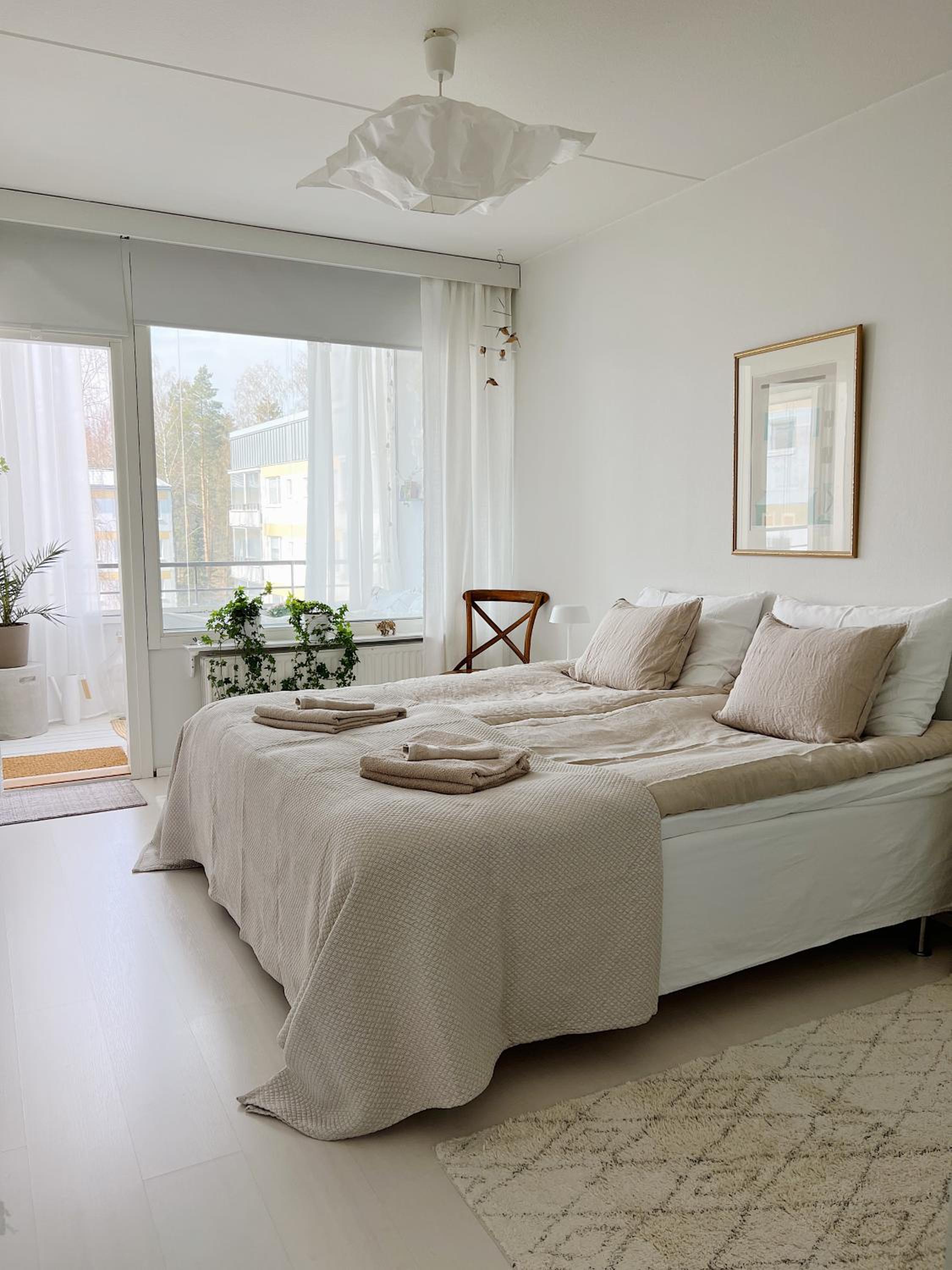 Cozy 1 bedroom apartment with free parking view 5