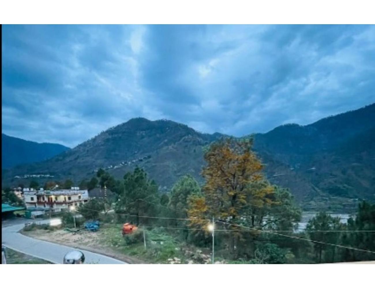 Rudreshwar Palace, Barkot view 3