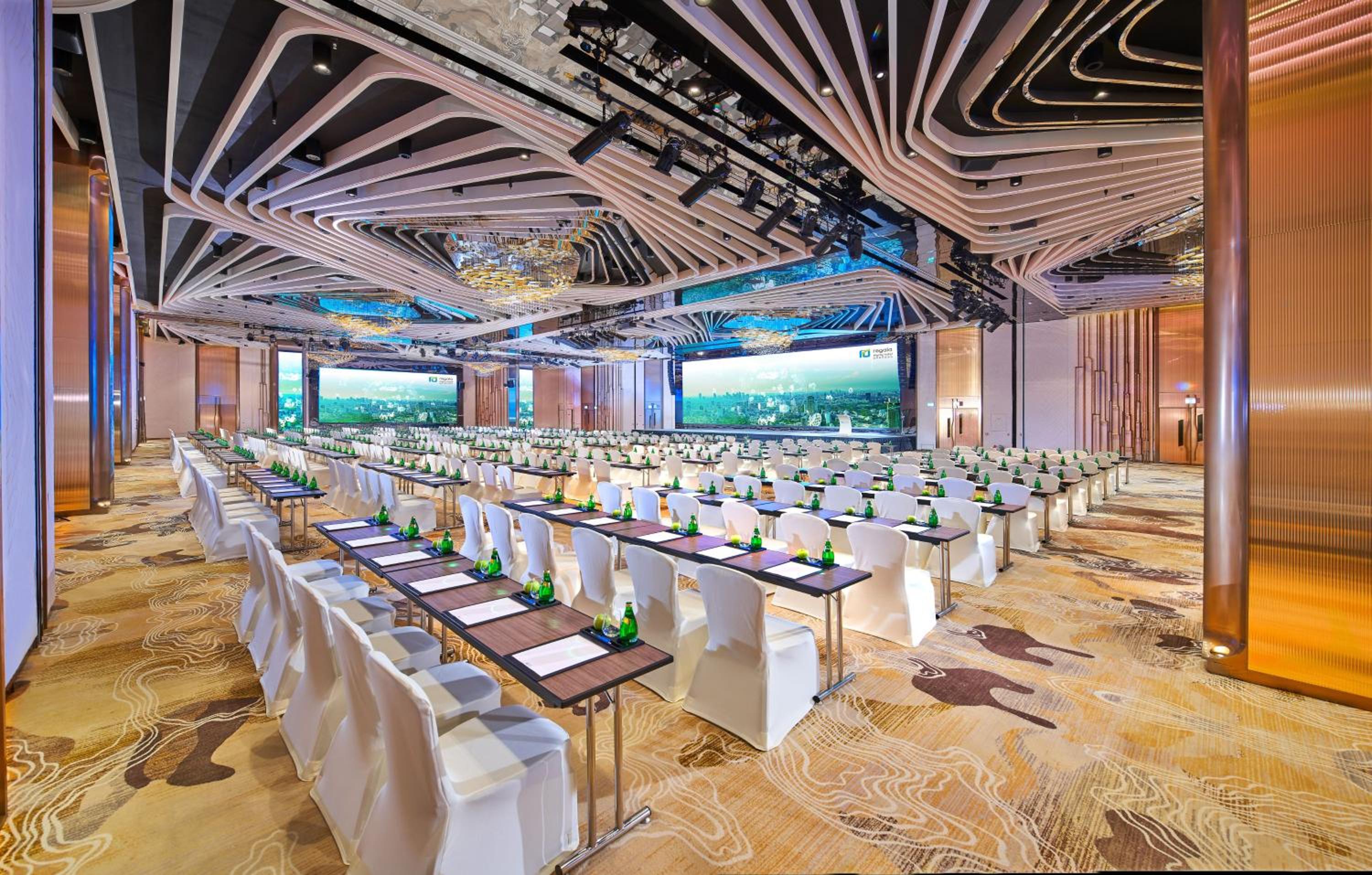 Regala Skycity Hotel by Regal Hotels