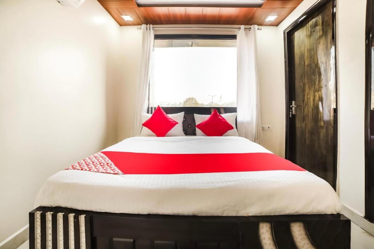 Shalimar Residency Hotel Near Haiderpur Metro Station view 3