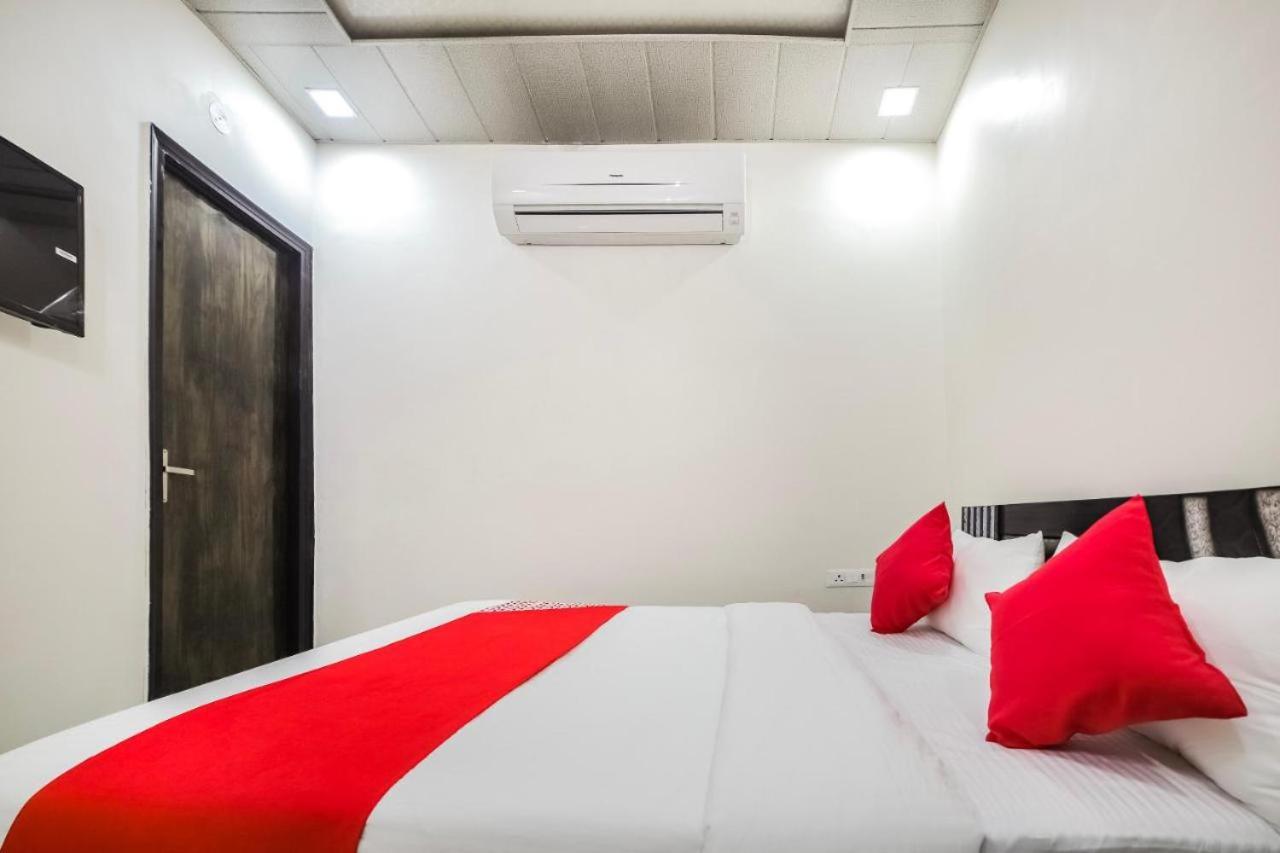Shalimar Residency Hotel Near Haiderpur Metro Station view 5