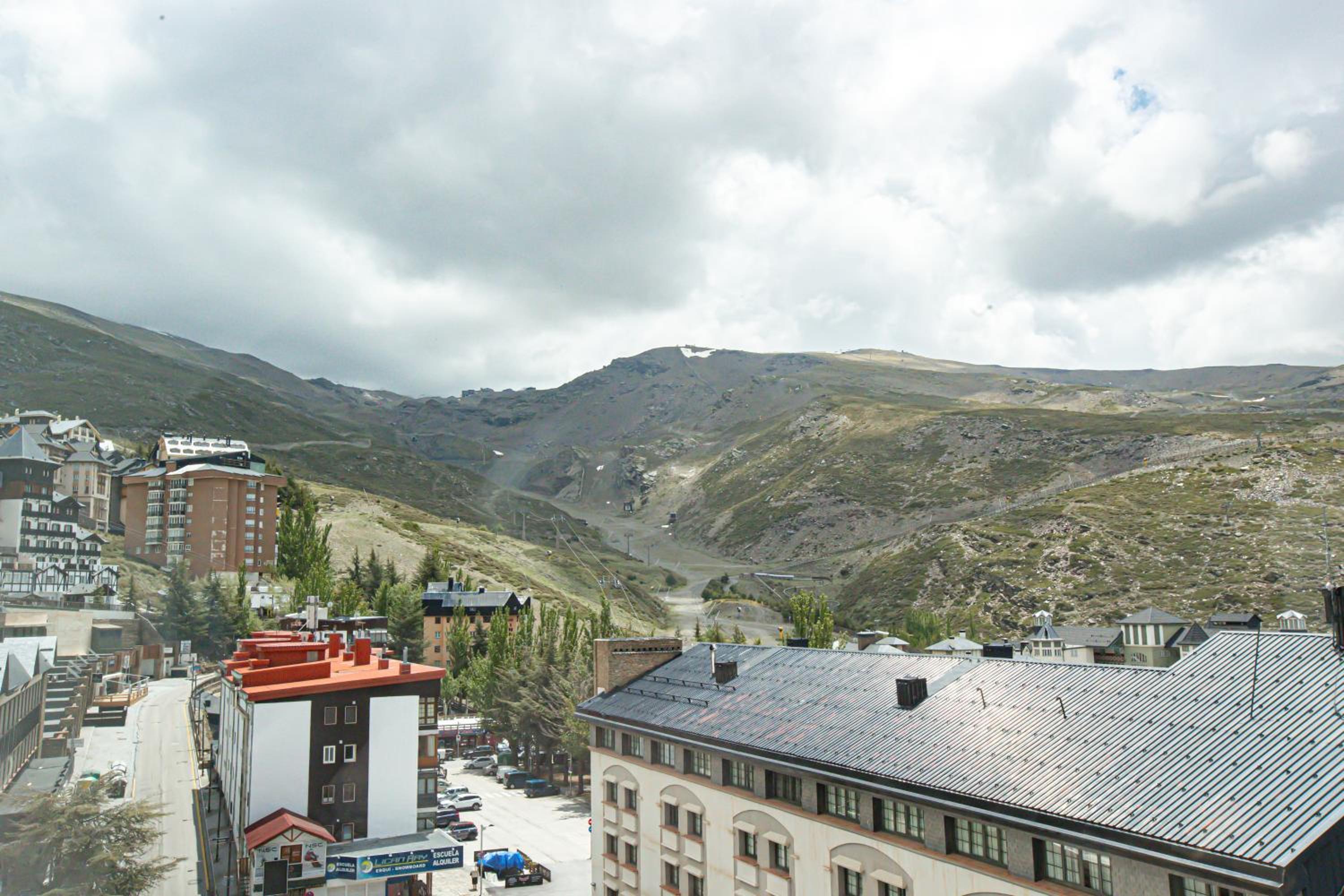 Holidays Montblanc A 1 dormitorio y Parking view 2