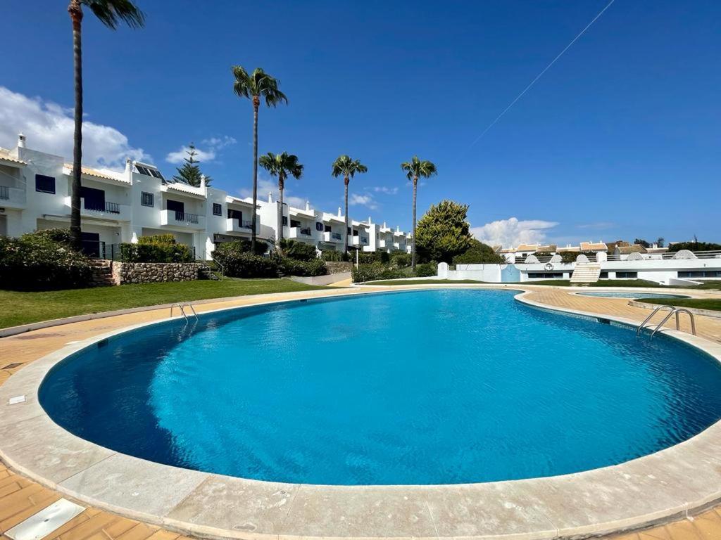 Albufeira 3BR with Pool and AC by the beach by LovelyStay view 4