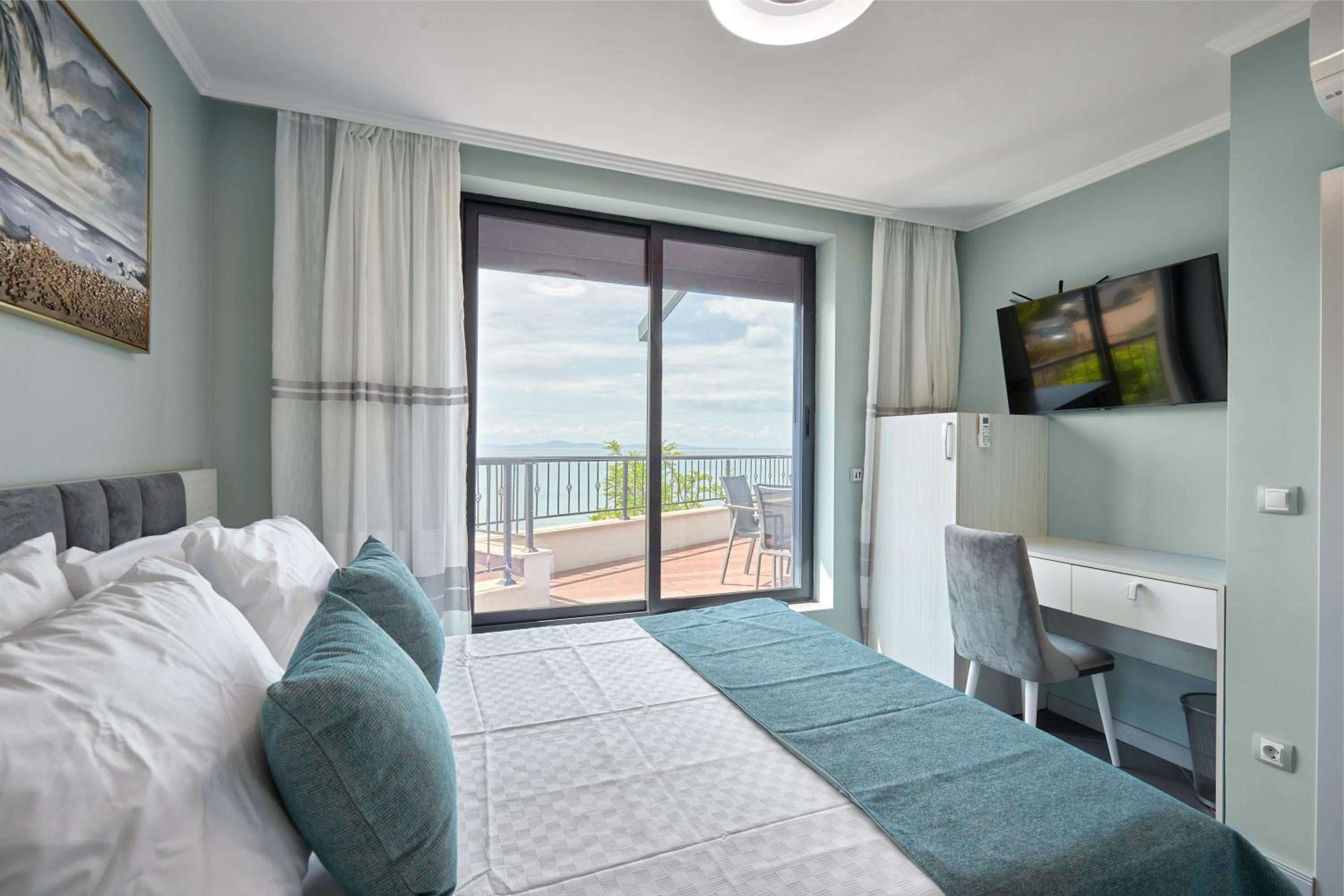 3BD Beach Paradise with a Stunning View with Parking by Flat Mаnаger
