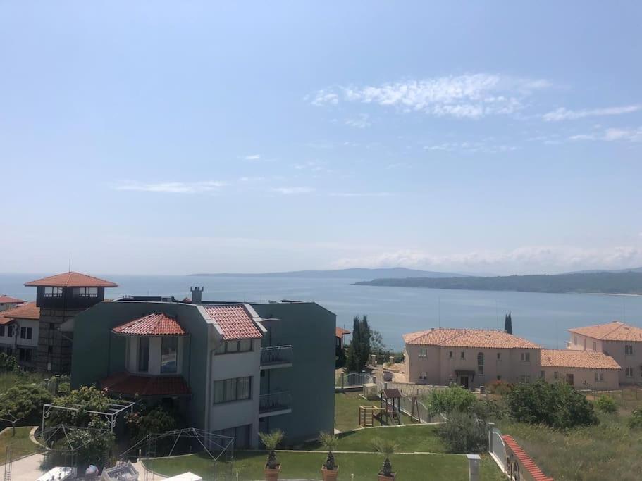 Gorgeous, 1 Bed Apt, Sea Views.