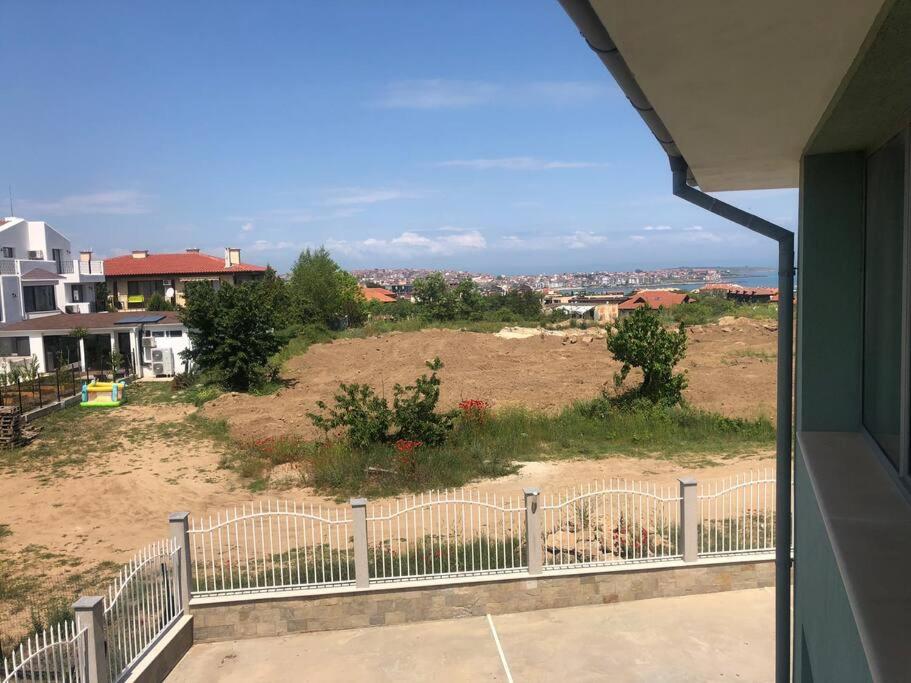 Gorgeous, 1 Bed Apt, Sea Views.