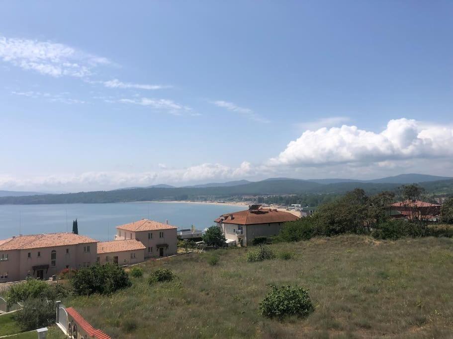 Gorgeous, 1 Bed Apt, Sea Views.