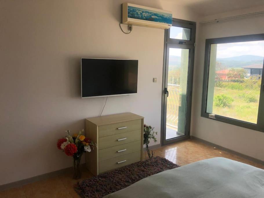 Gorgeous, 1 Bed Apt, Sea Views.