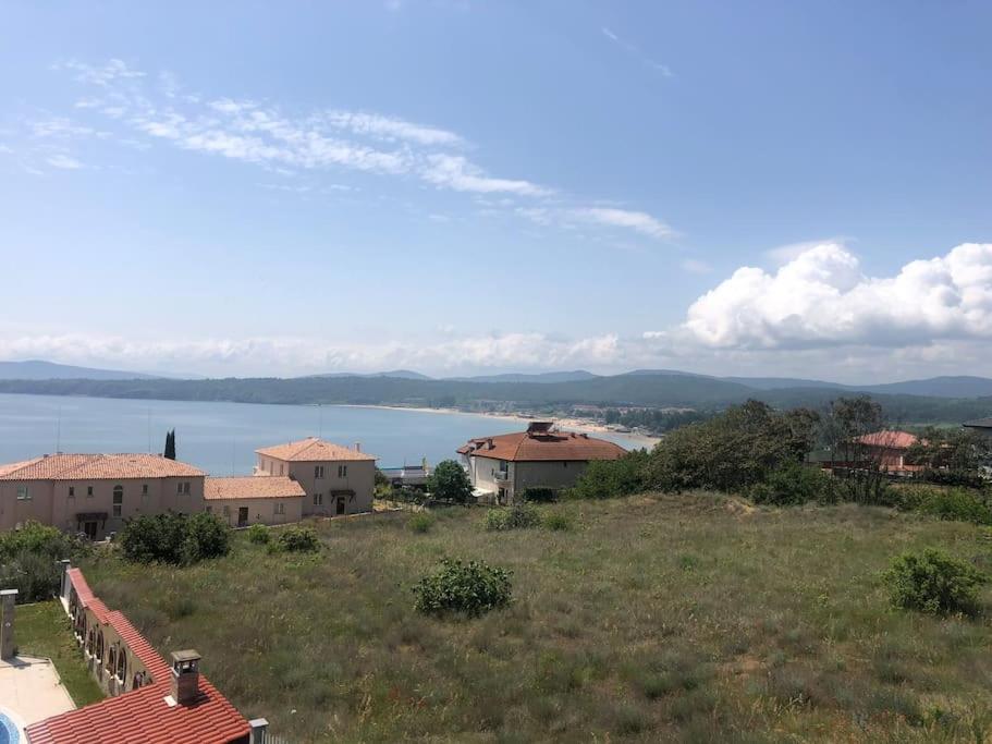 Gorgeous, 1 Bed Apt, Sea Views.