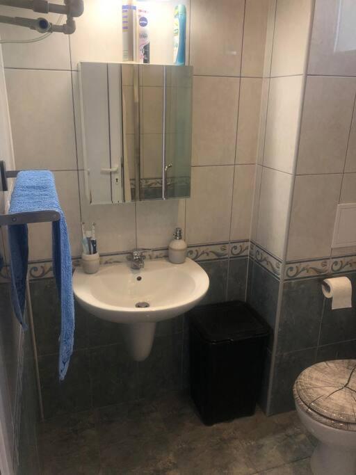 Gorgeous, 1 Bed Apt, Sea Views.
