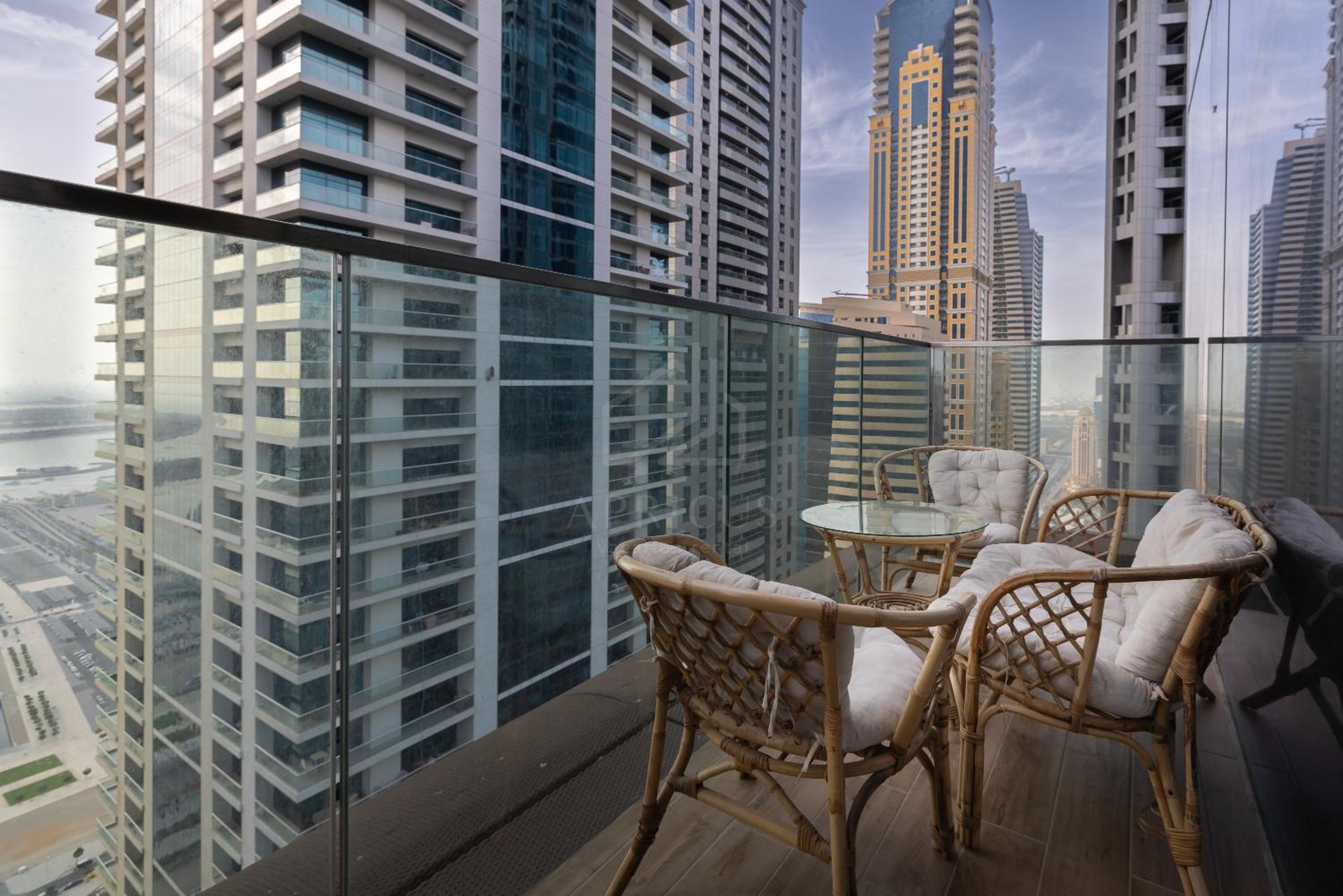 Luxury apartment in Marina Gate Jumeirah Living