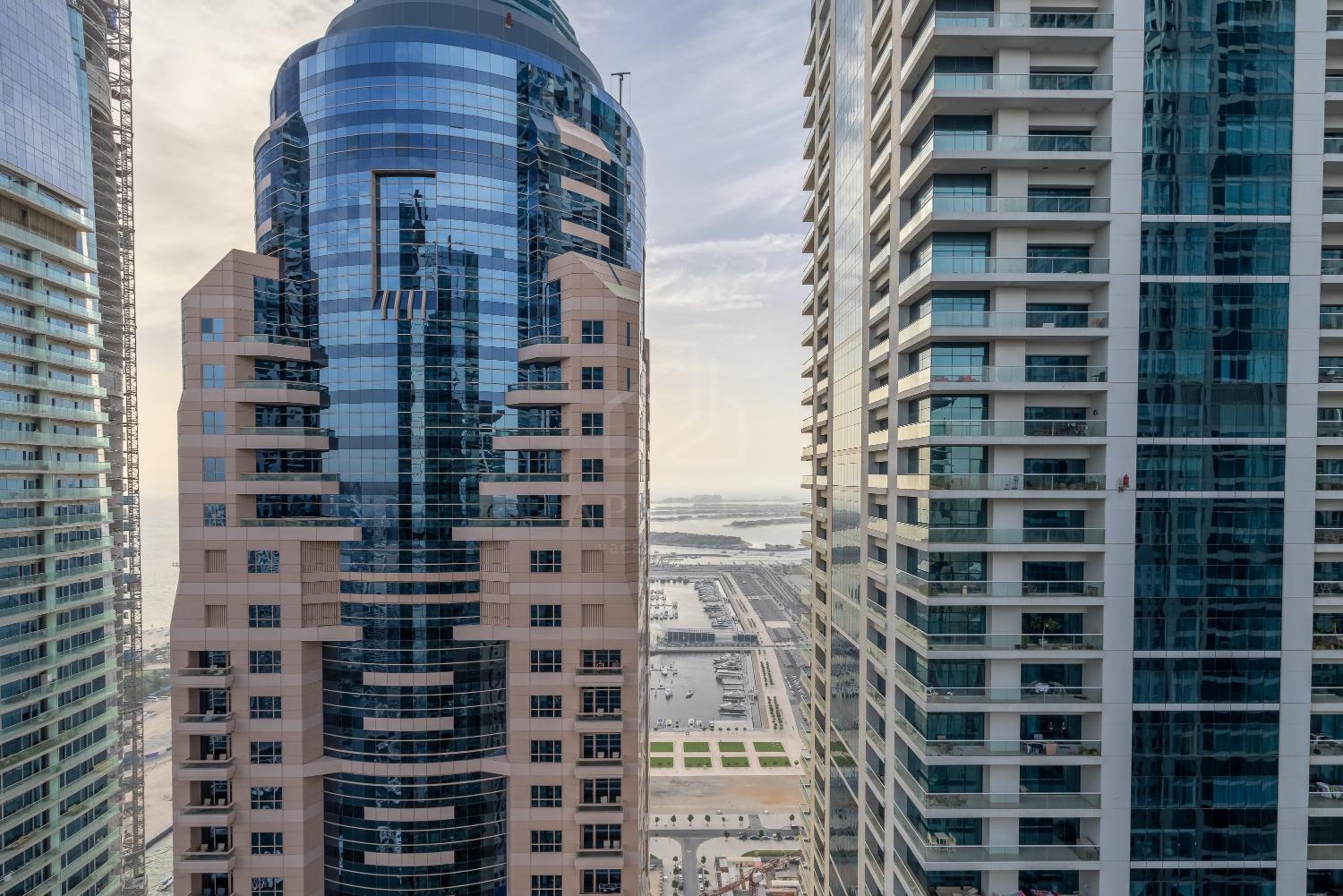 Luxury apartment in Marina Gate Jumeirah Living