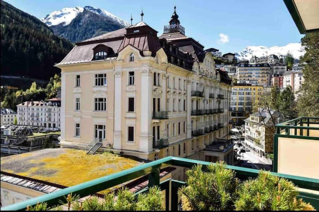 Brand-new, central apartment w/ VIEWS