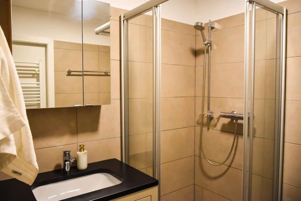 Brand-new, central apartment w/ VIEWS