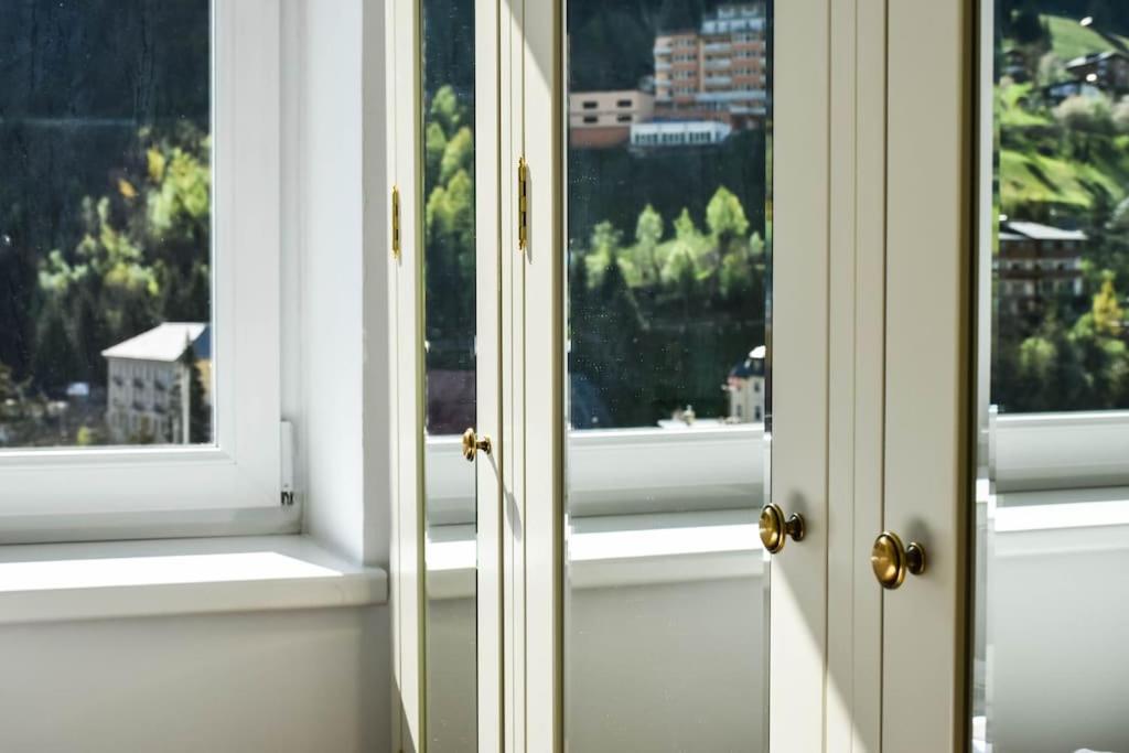 Brand-new, central apartment w/ VIEWS
