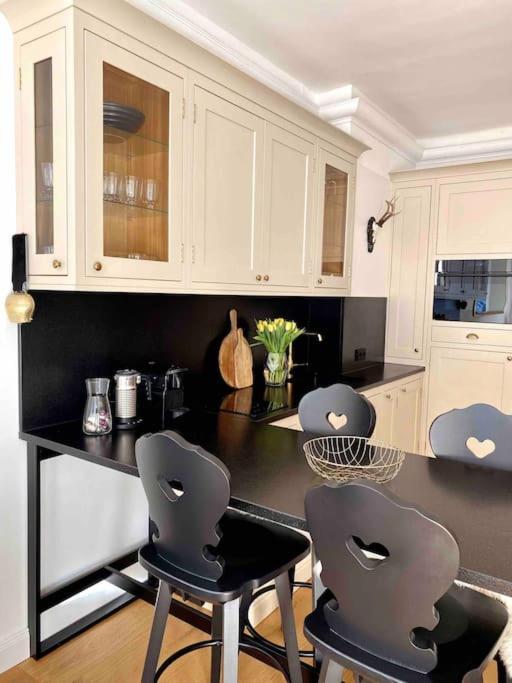 Brand-new, central apartment w/ VIEWS