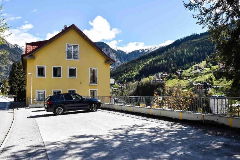 Brand-new, central apartment w/ VIEWS